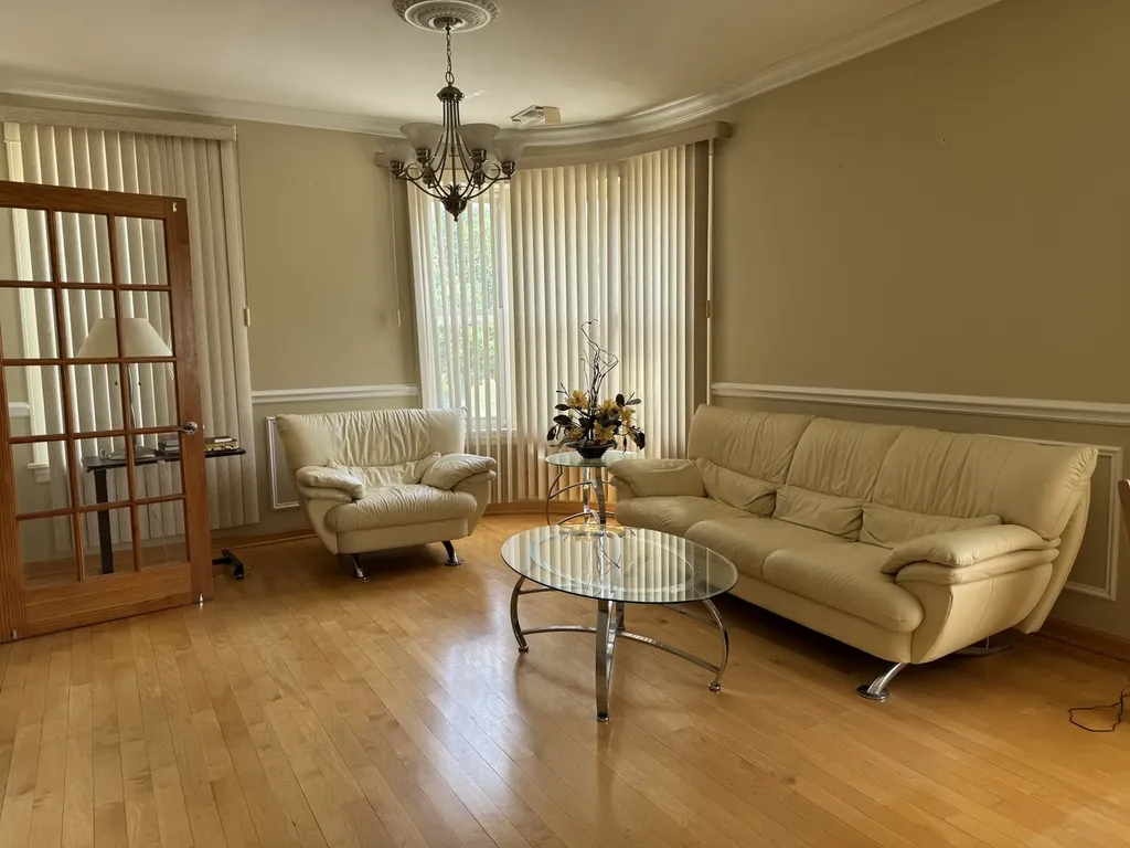 3256 North Elston Avenue Chicago IL 60618