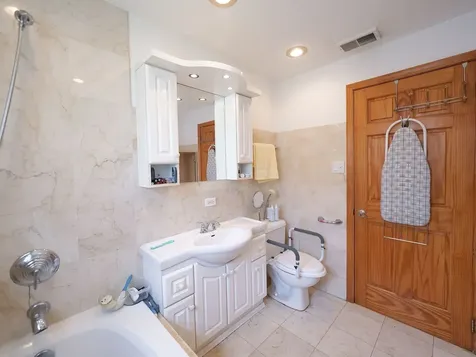 3256 North Elston Avenue Chicago IL 60618