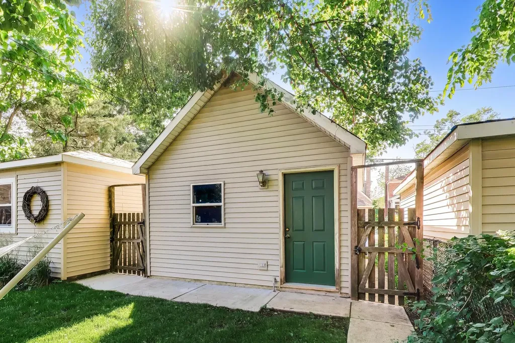 6438 North Oketo Avenue Chicago IL 60631