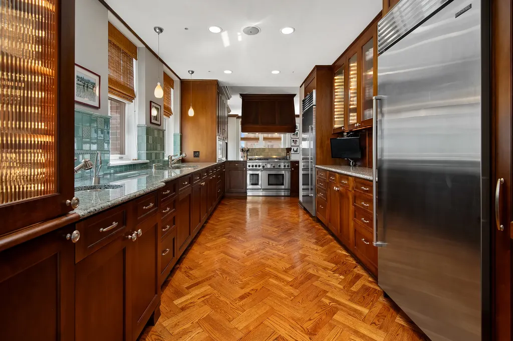 421 West Melrose Street Chicago IL 60657