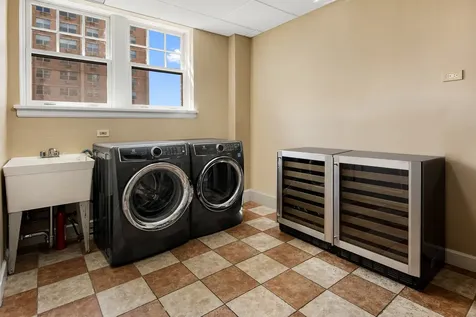 421 West Melrose Street Chicago IL 60657