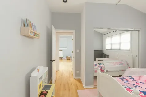 1425 West Henderson Street Chicago IL 60657