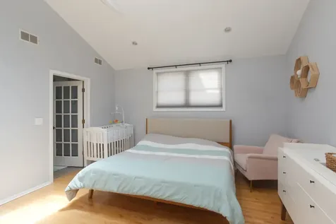 1425 West Henderson Street Chicago IL 60657
