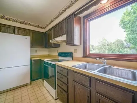 943 North Crest Court Byron IL 61010