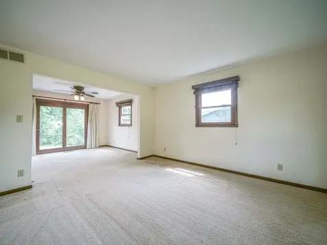 943 North Crest Court Byron IL 61010