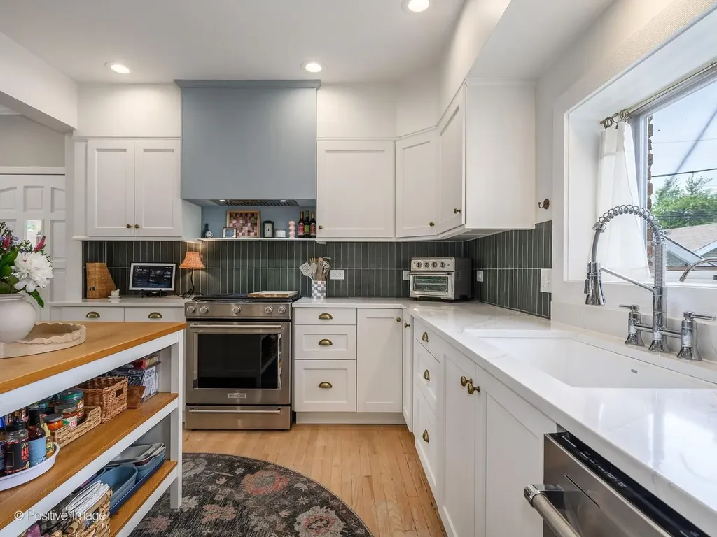 5002 North Central Park Avenue Chicago IL 60625