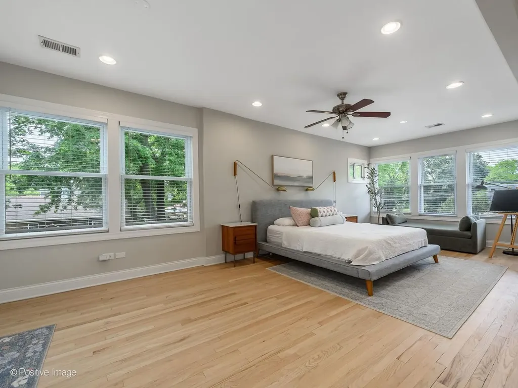 5002 North Central Park Avenue Chicago IL 60625