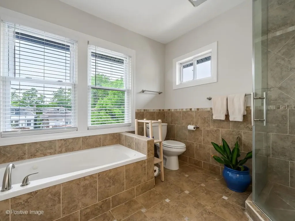 5002 North Central Park Avenue Chicago IL 60625