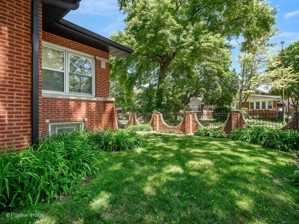 5002 North Central Park Avenue Chicago IL 60625
