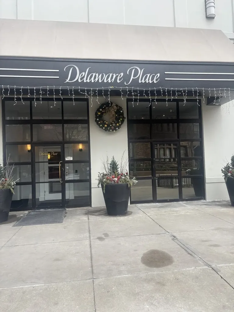 33 West Delaware Place Chicago IL 60610