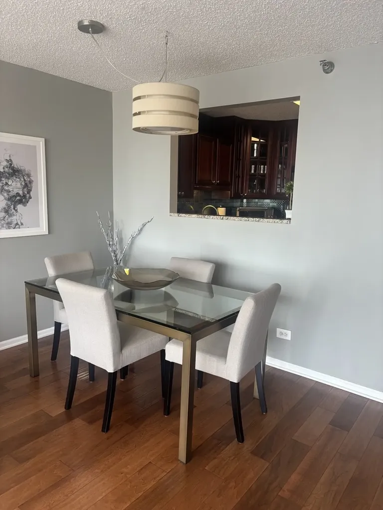 33 West Delaware Place Chicago IL 60610
