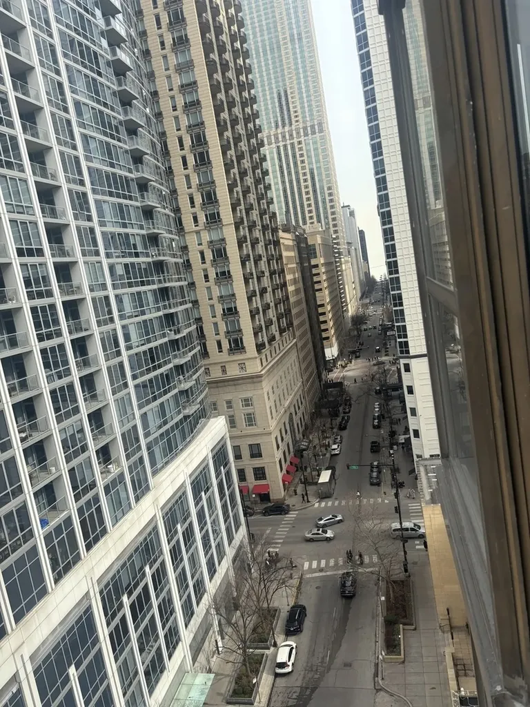 33 West Delaware Place Chicago IL 60610