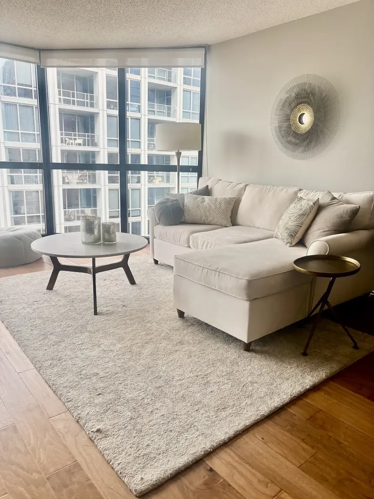33 West Delaware Place Chicago IL 60610