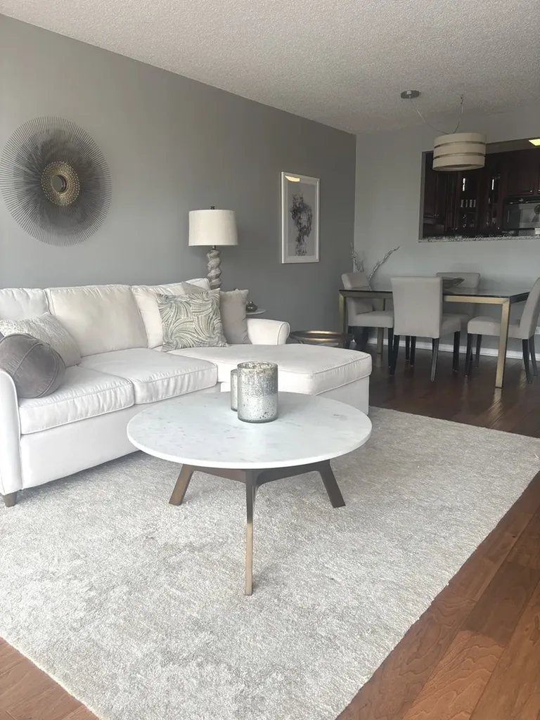 33 West Delaware Place Chicago IL 60610