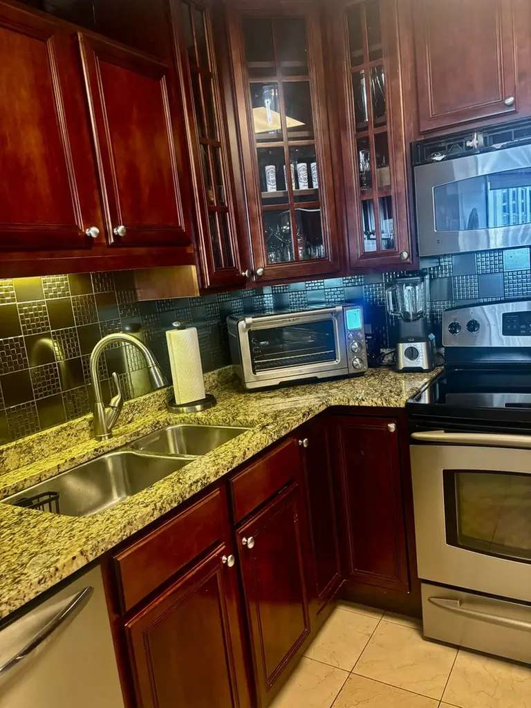 33 West Delaware Place Chicago IL 60610