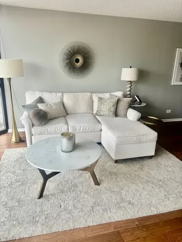 33 West Delaware Place Chicago IL 60610