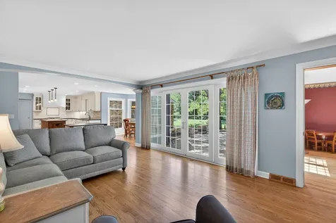 38 Forest Hills Road Lake Bluff IL 60044