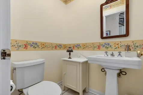 38 Forest Hills Road Lake Bluff IL 60044