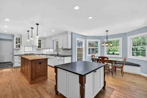 38 Forest Hills Road Lake Bluff IL 60044