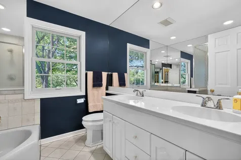 38 Forest Hills Road Lake Bluff IL 60044