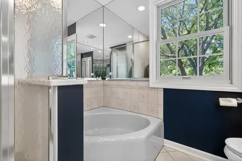 38 Forest Hills Road Lake Bluff IL 60044