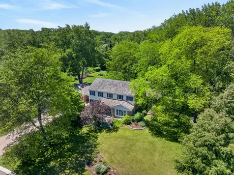 38 Forest Hills Road Lake Bluff IL 60044