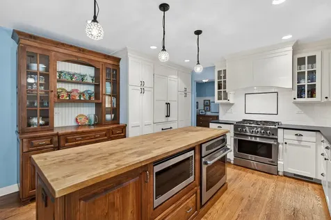 38 Forest Hills Road Lake Bluff IL 60044