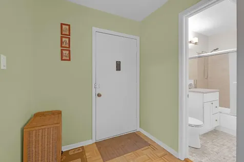 8905 Knight Avenue Des Plaines IL 60016