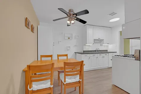 8905 Knight Avenue Des Plaines IL 60016