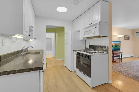 8905 Knight Avenue Des Plaines IL 60016