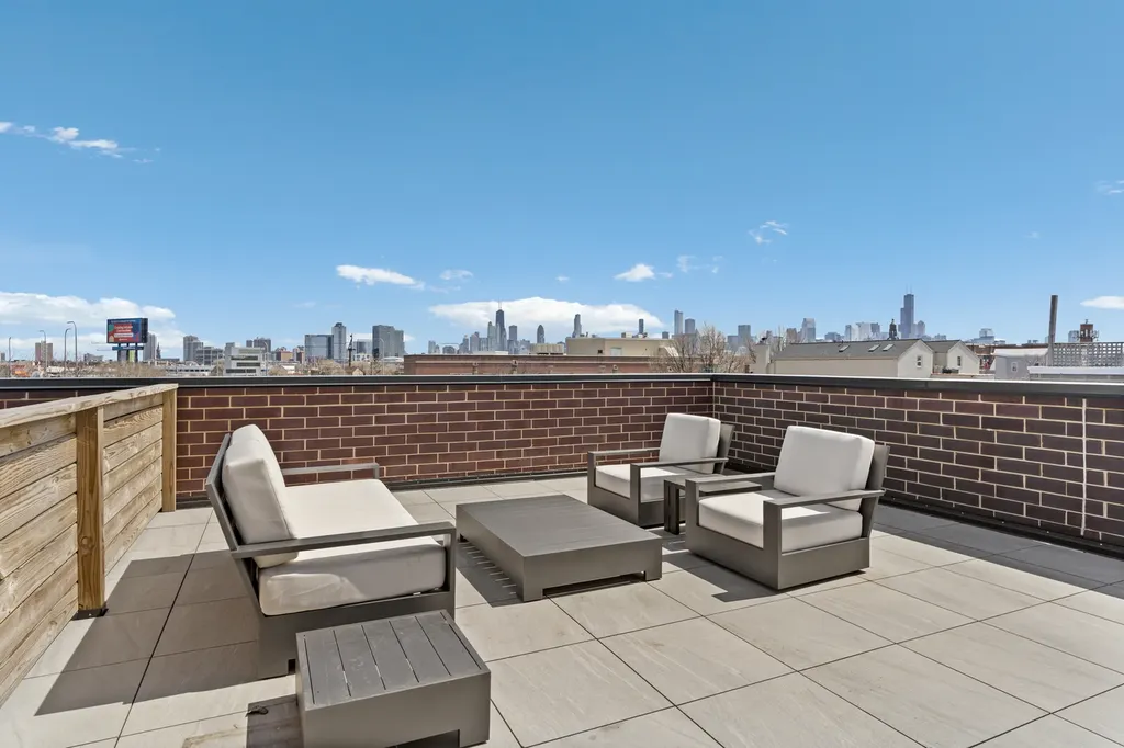 1525 North Bosworth Avenue Chicago IL 60642