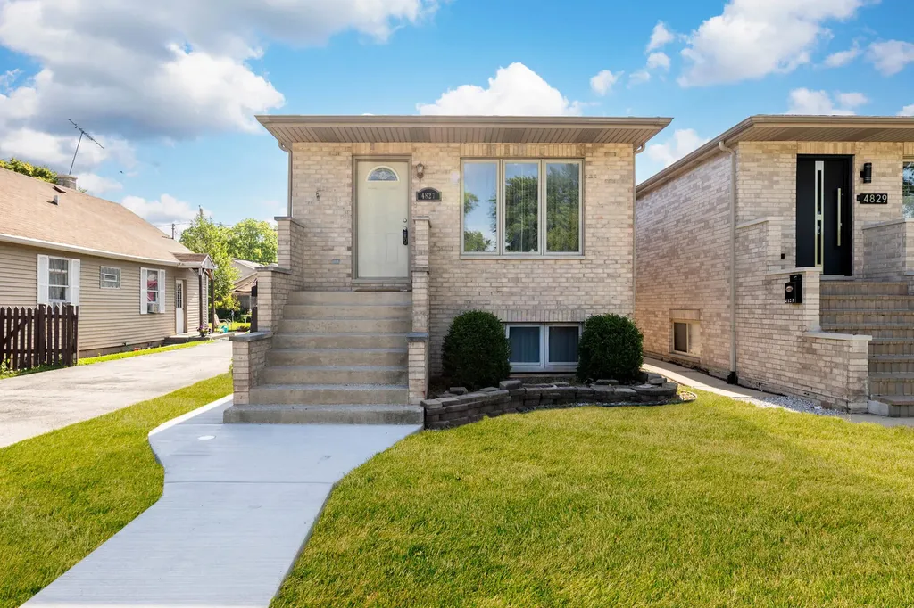 4827 South Linder Avenue Chicago IL 60638