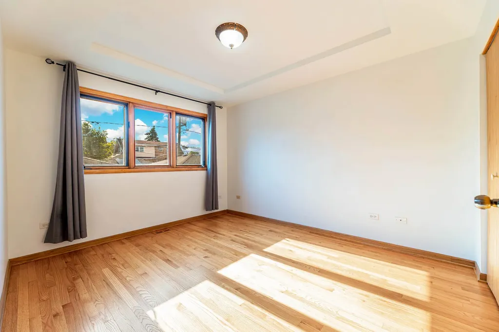 4827 South Linder Avenue Chicago IL 60638