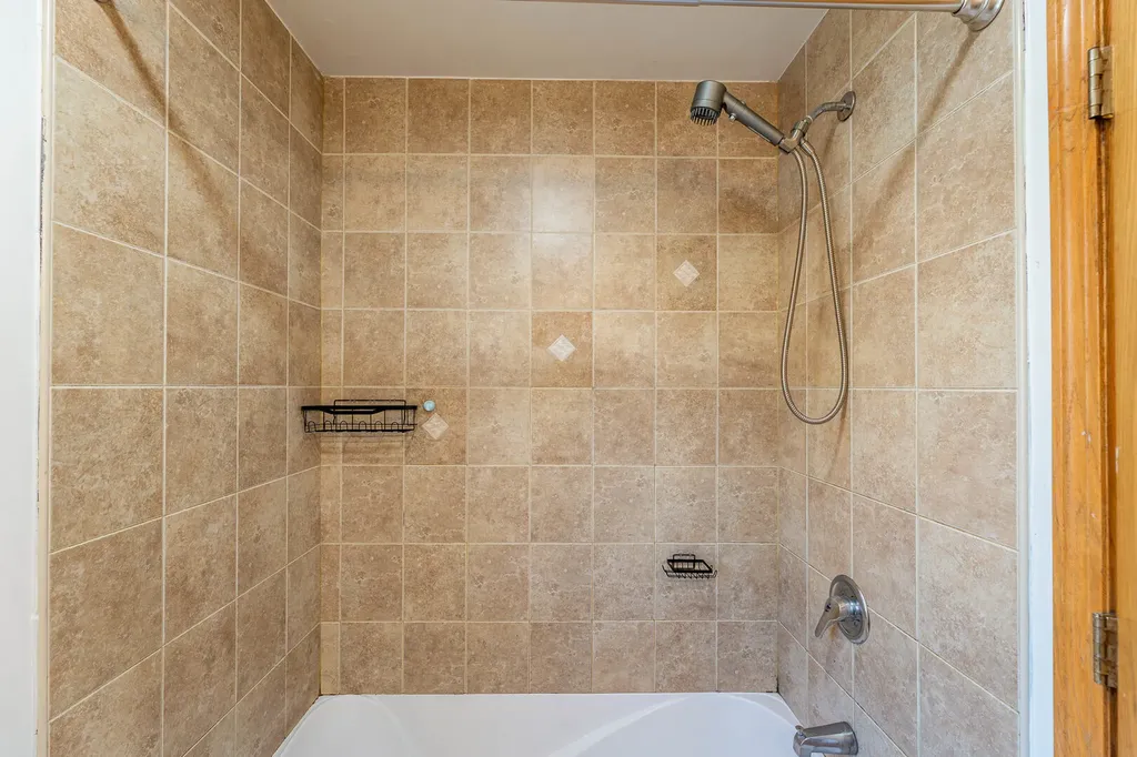 4827 South Linder Avenue Chicago IL 60638
