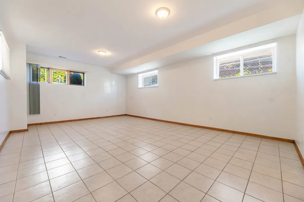 4827 South Linder Avenue Chicago IL 60638