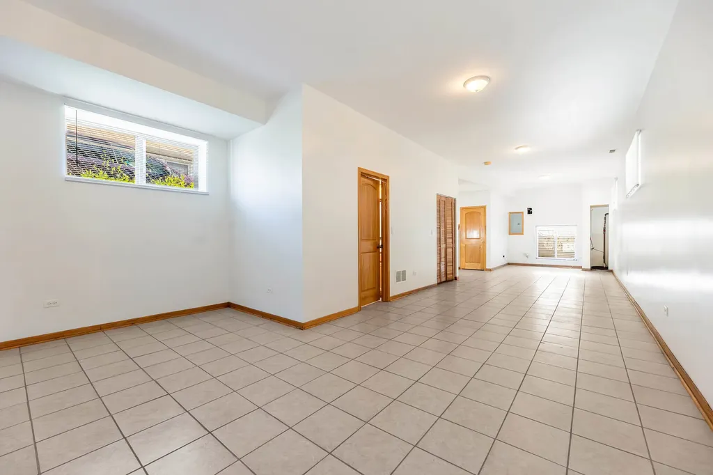 4827 South Linder Avenue Chicago IL 60638