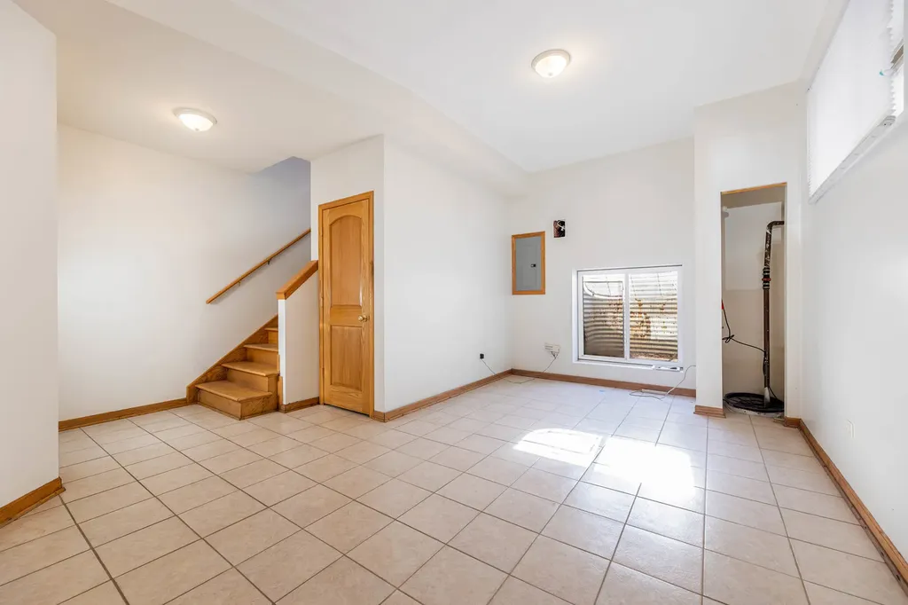 4827 South Linder Avenue Chicago IL 60638