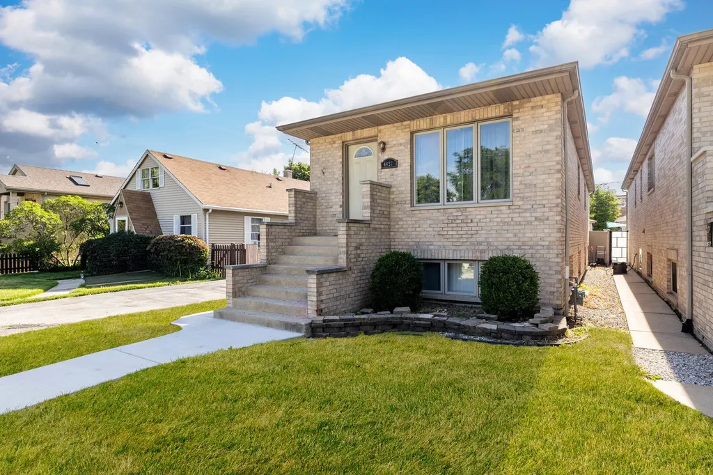 4827 South Linder Avenue Chicago IL 60638