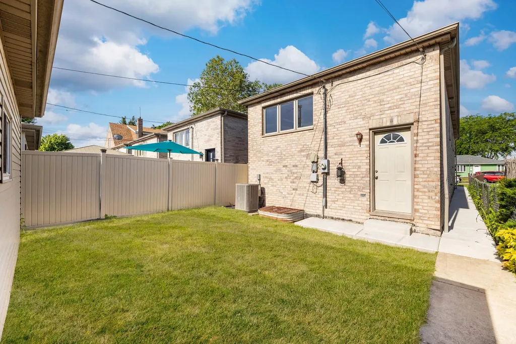 4827 South Linder Avenue Chicago IL 60638
