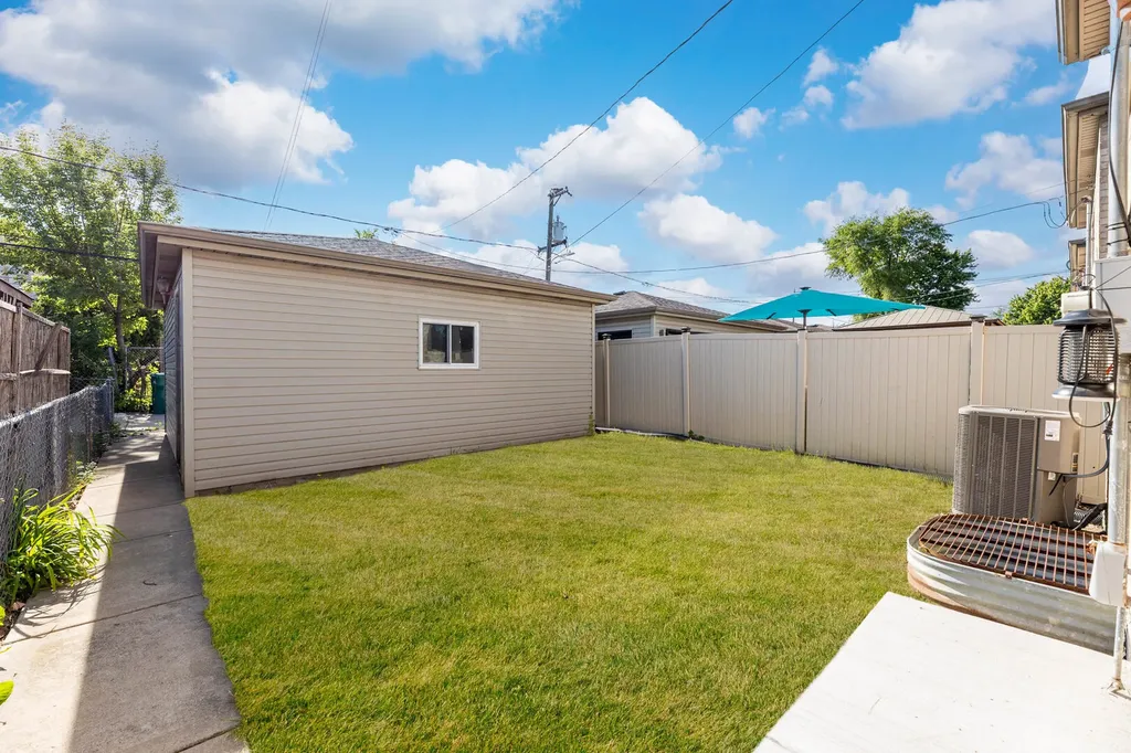 4827 South Linder Avenue Chicago IL 60638