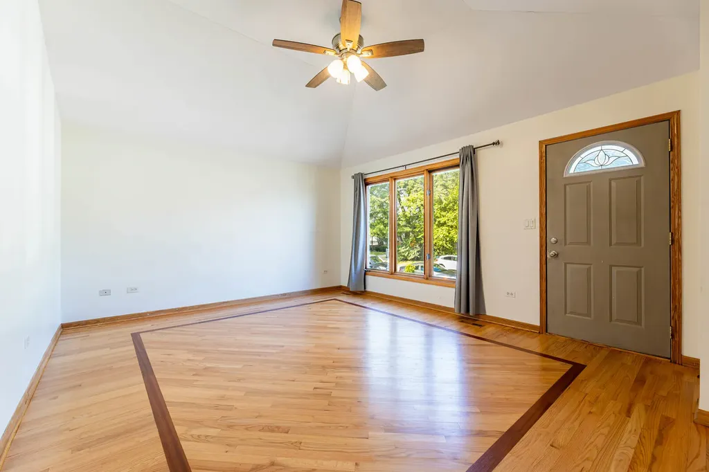 4827 South Linder Avenue Chicago IL 60638