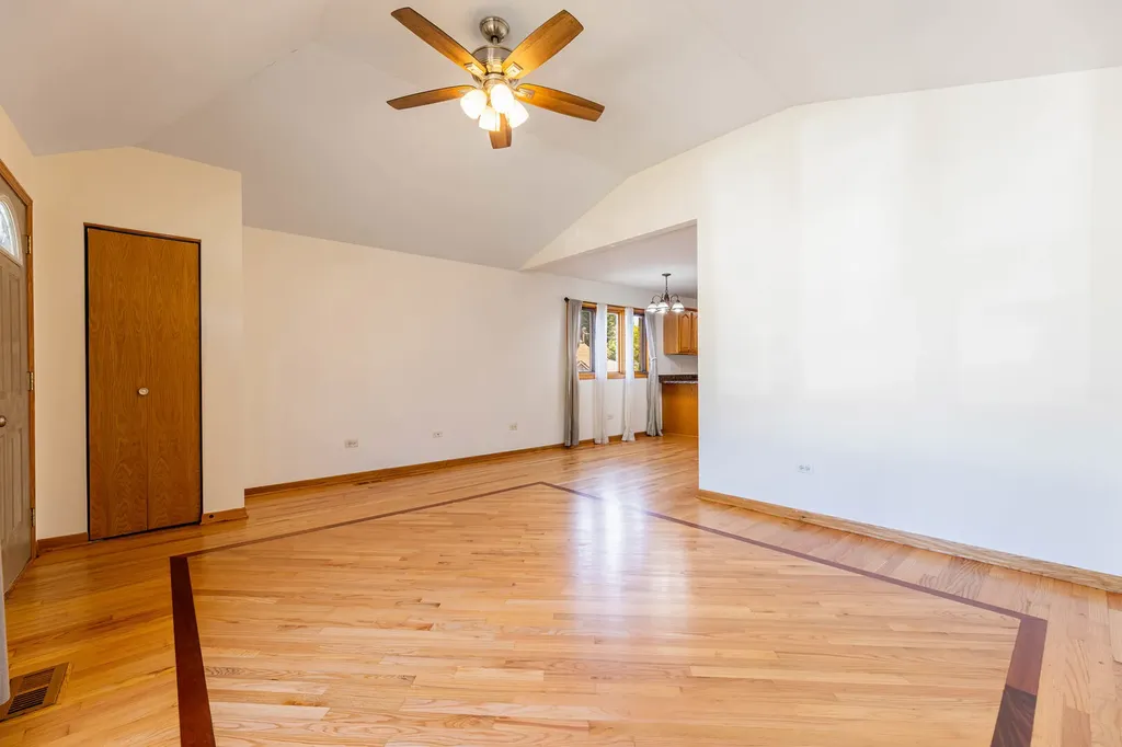 4827 South Linder Avenue Chicago IL 60638