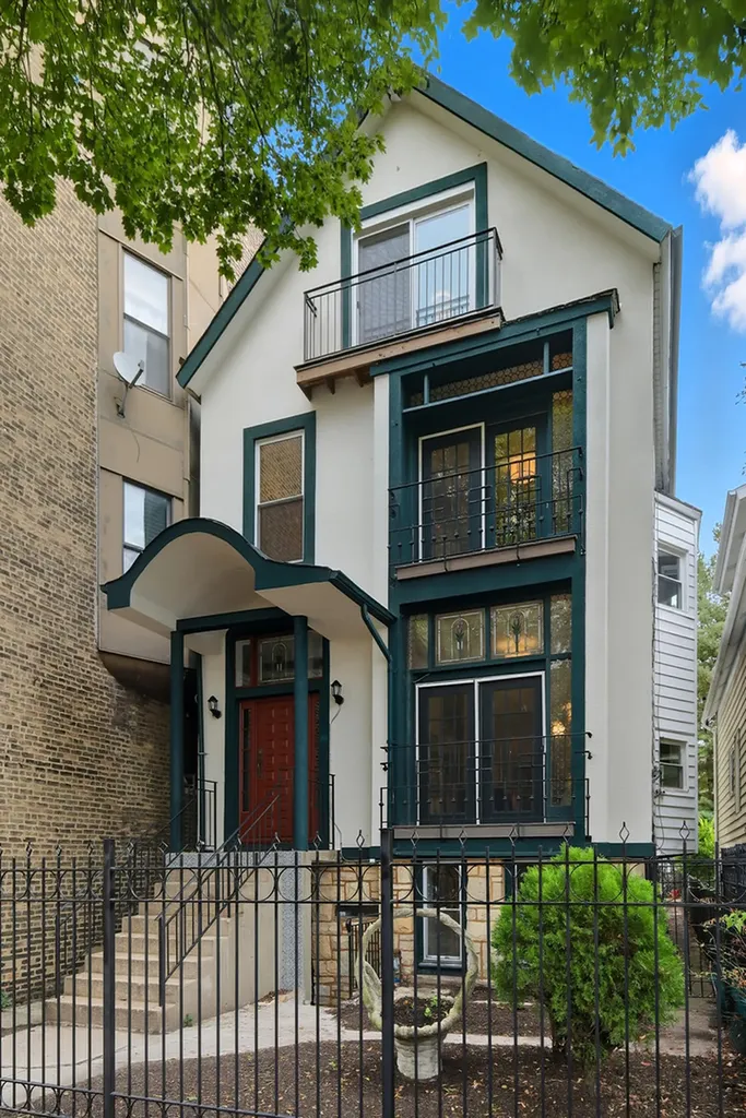 3053 North Seminary Avenue Chicago IL 60657
