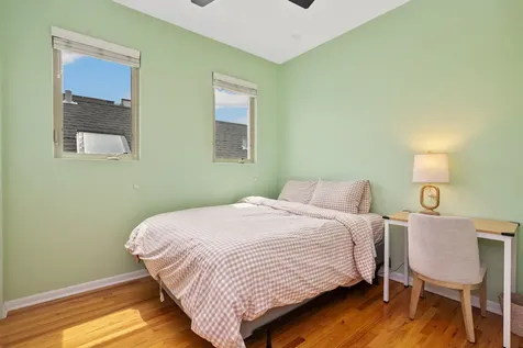 945 North Honore Street Chicago IL 60622