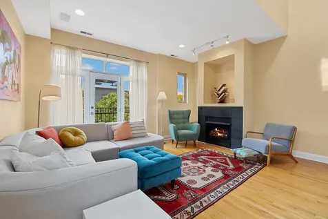 945 North Honore Street Chicago IL 60622