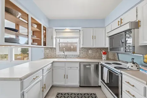 805 Sutton Drive Northbrook IL 60062