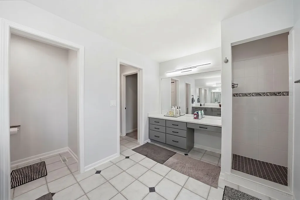 22W133 Glenrise Court Glen Ellyn IL 60137