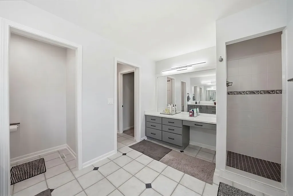 22W133 Glenrise Court Glen Ellyn IL 60137