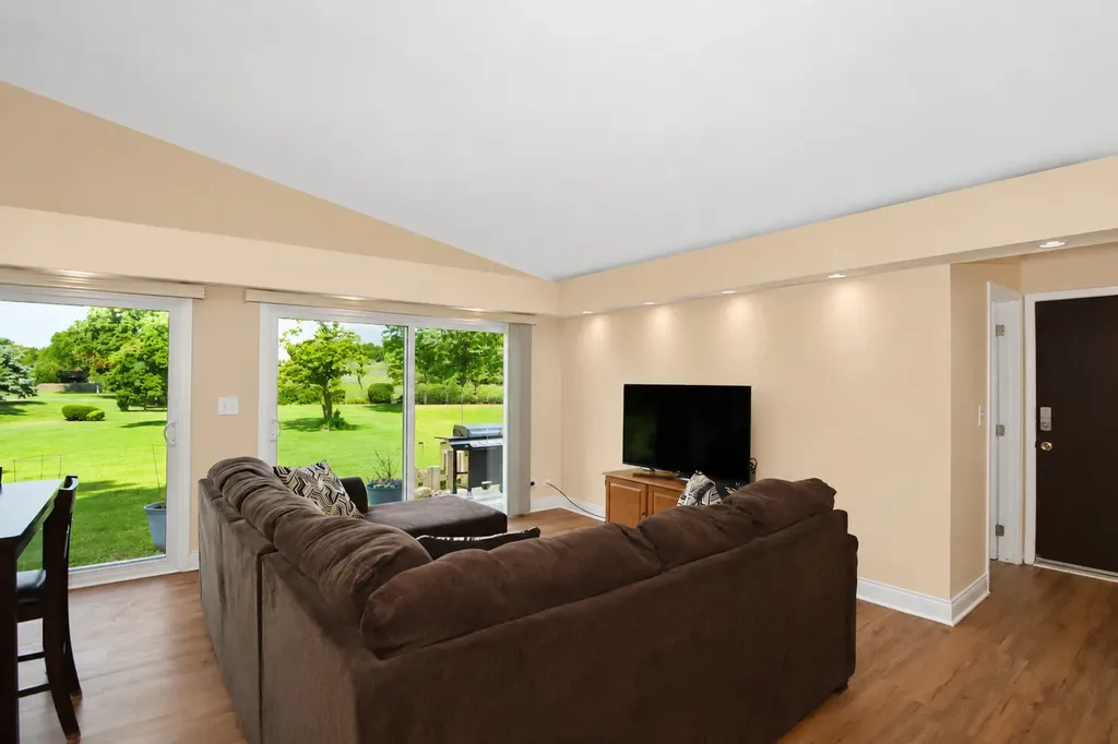 743 Parkview Court Roselle IL 60172
