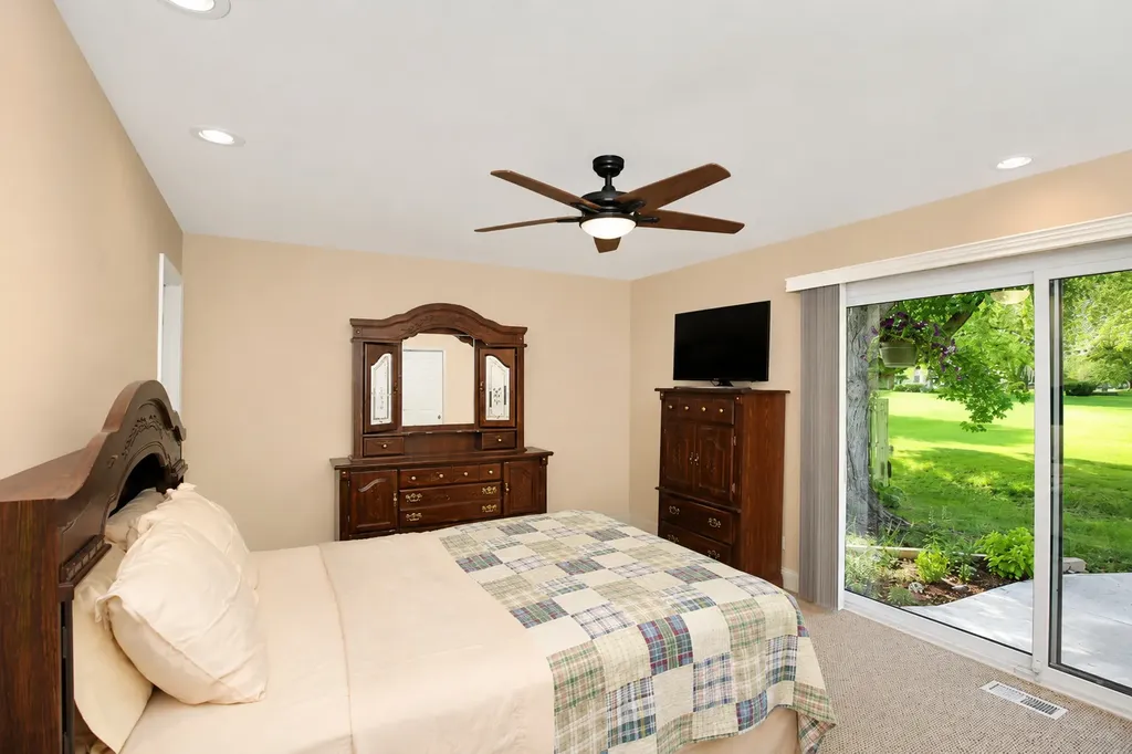 743 Parkview Court Roselle IL 60172